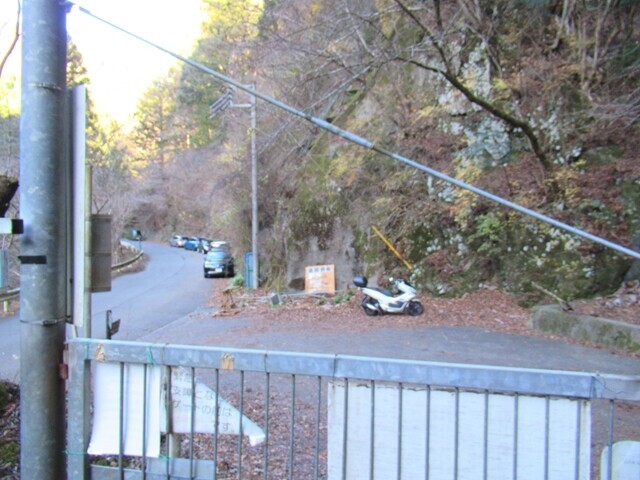 バイクを駐車した塩水橋