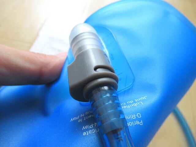 サロモンハイドレーションの使い方と機能の詳細