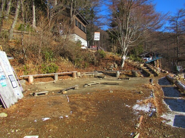 七ツ石小屋のテント場