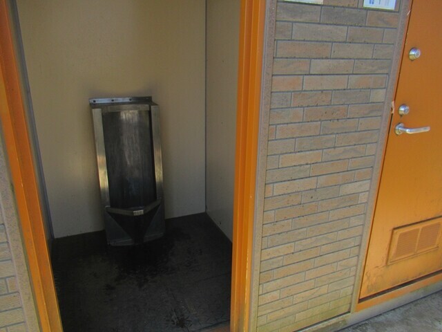 雲取山の山頂のトイレ