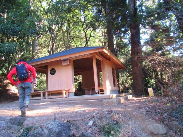 筑波山登山道にある東屋