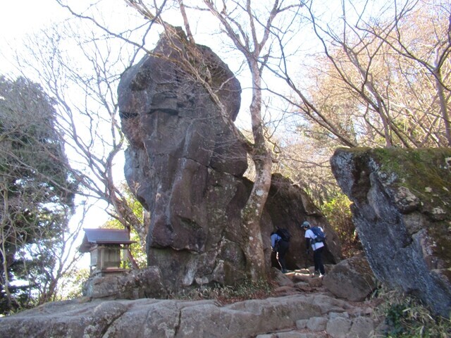 女体山の巨石群