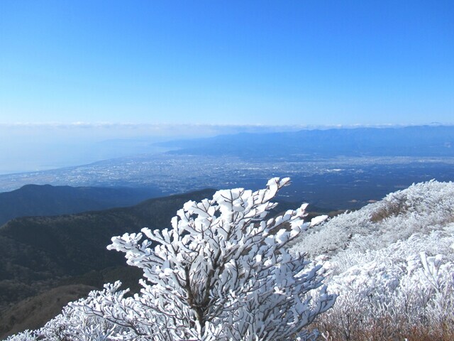 越前岳の山頂からの駿河湾の景色