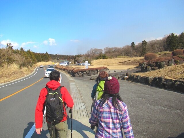 十里木高原駐車場に下山した時の様子