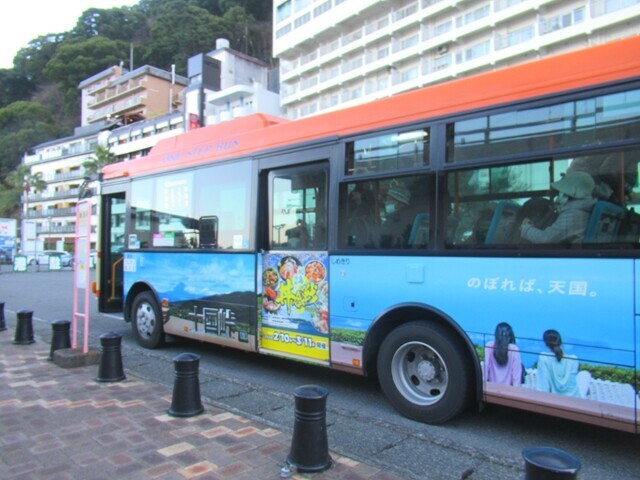 東海汽船ジェット船で熱海港へ到着の様子