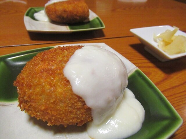 伊豆の港鮨一品料理のマグロのコロッケ