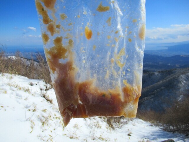 固形に変わった登山のラーメン汁