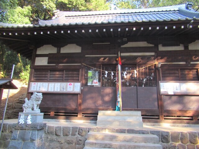 物部神社の境内