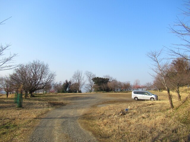 大蔵経寺山の登山者用駐車場