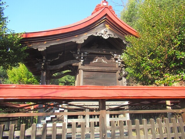 大蔵経寺山の山神宮境内