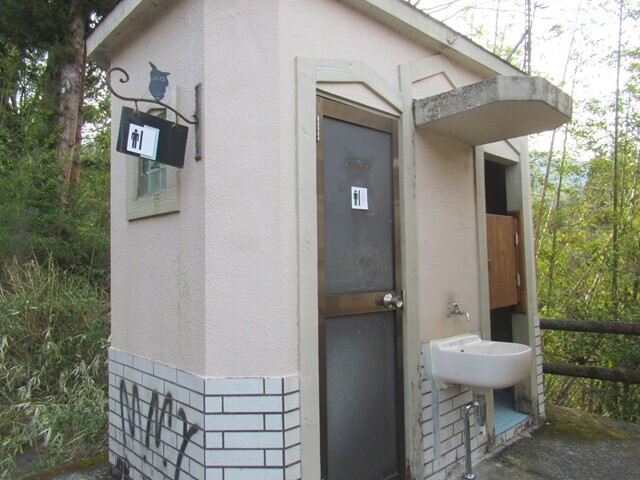 久保吊り橋のトイレ