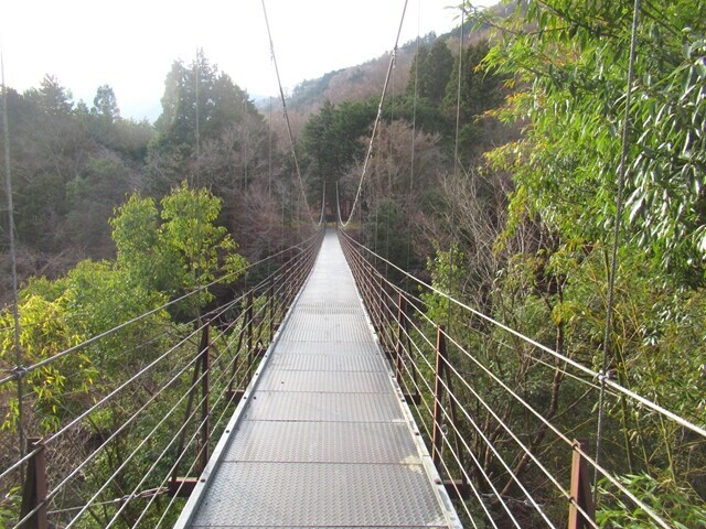 71ｍもある長い吊橋が久保吊り橋