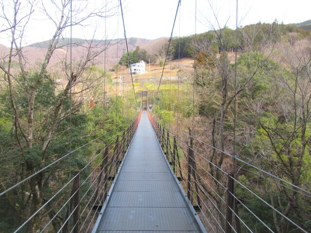 振り返っての久保吊り橋の様子