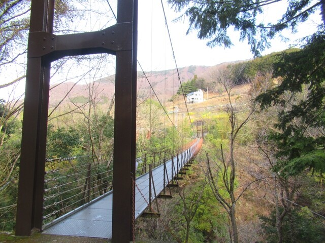 久保吊り橋はよく揺れる