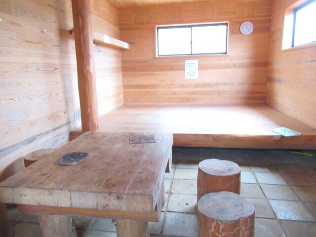 加入道避難小屋内部の様子