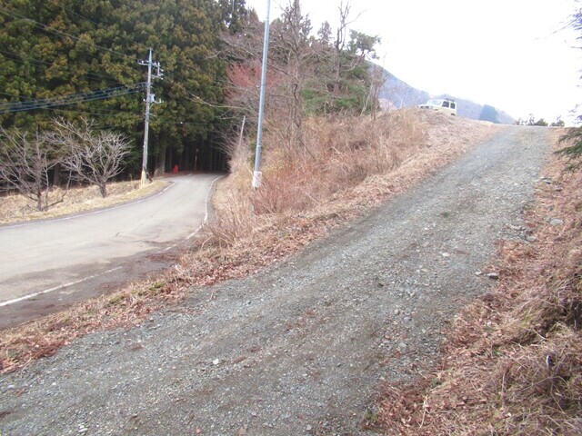 キャンプ場と久保吊り橋への分岐