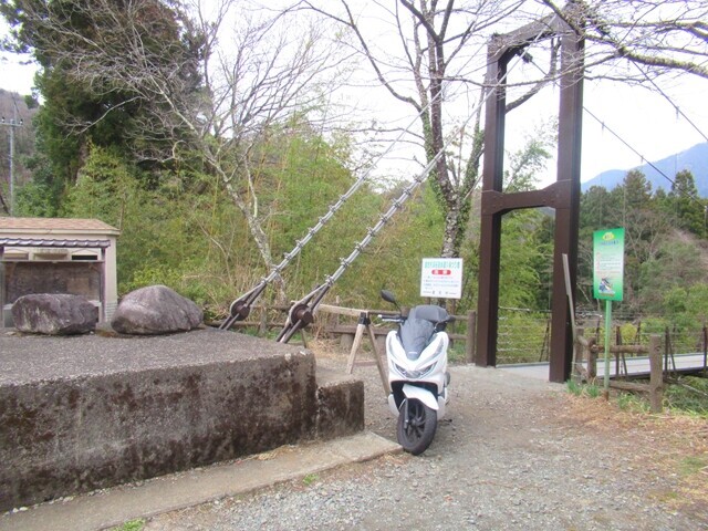 久保吊り橋に下山した様子