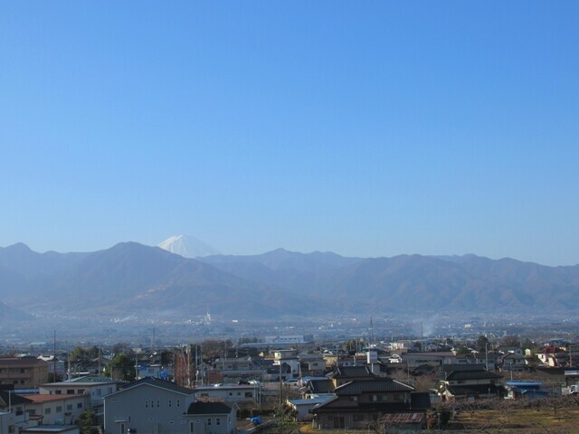 笛吹川フルーツ公園からの富士山の景色