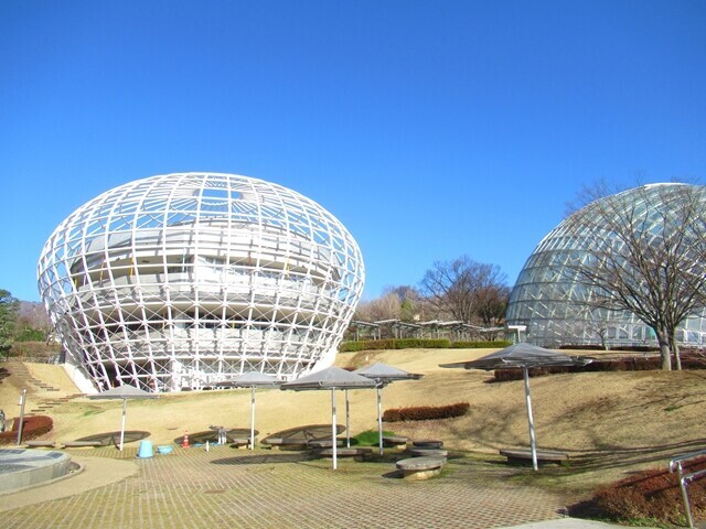 笛吹川フルーツ公園内の不思議な建物