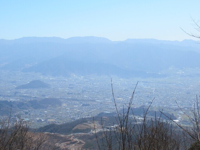 棚山の山頂からの甲府市街の景色