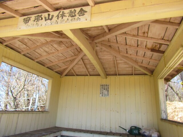 帯那山休憩舎の様子