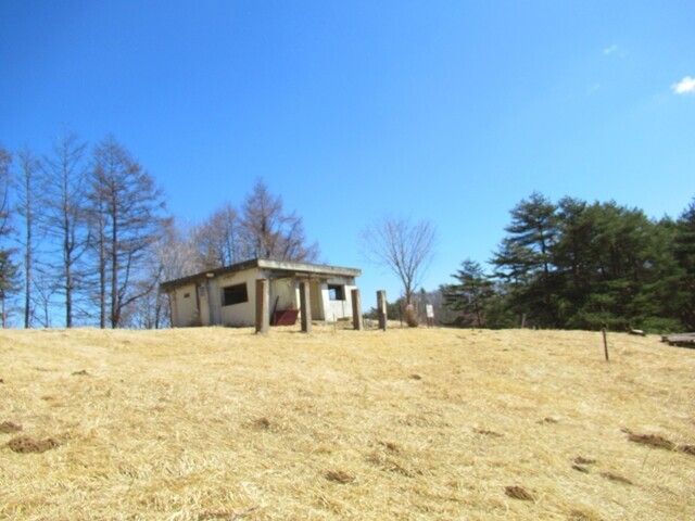 帯那山山頂にある1955年に建設された警察庁無線中継所跡