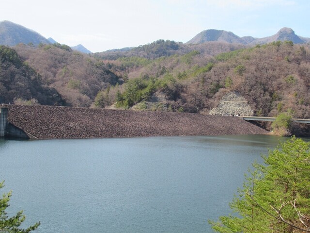 荒川ダムの様子と景色