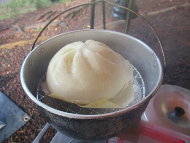 キャンプ料理で完成した肉まん
