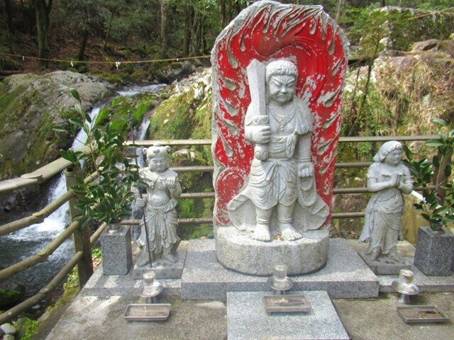 愛鷹山水神社の水神様