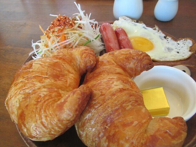 カフェシュシュでモーニングレビューの様子