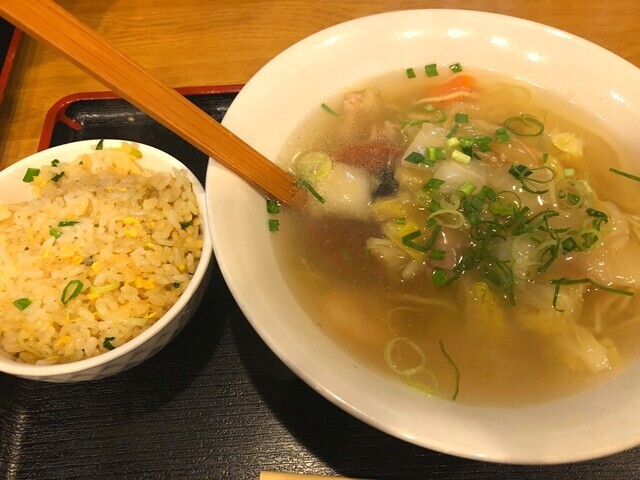 宮廷飯店大和八木レビュー中の様子
