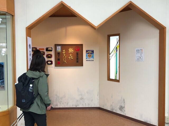 鶴㐂そばの入口