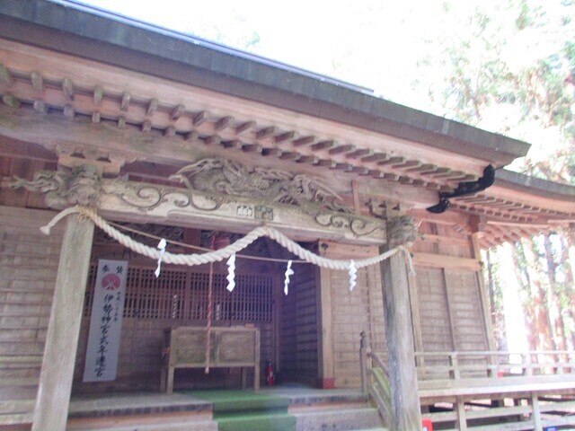 檜峰神社の本殿としめ縄