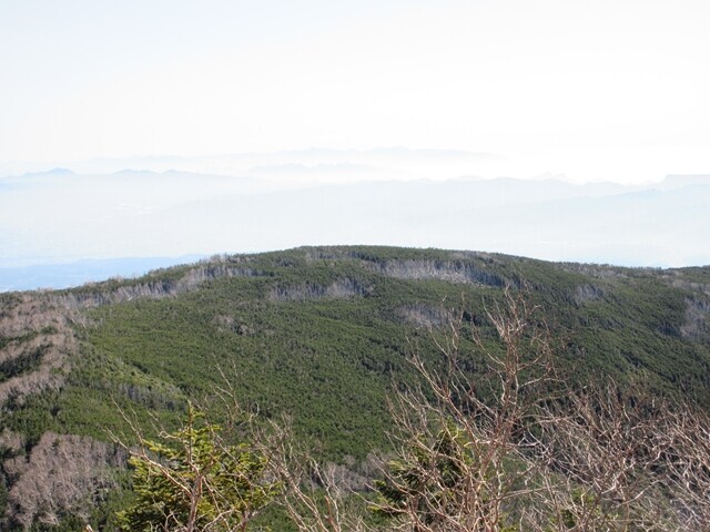 蓼科山から見る前掛山方面の景色