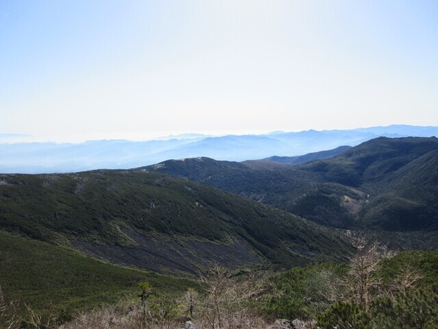 蓼科山登山ルートから八ヶ岳らしい景色