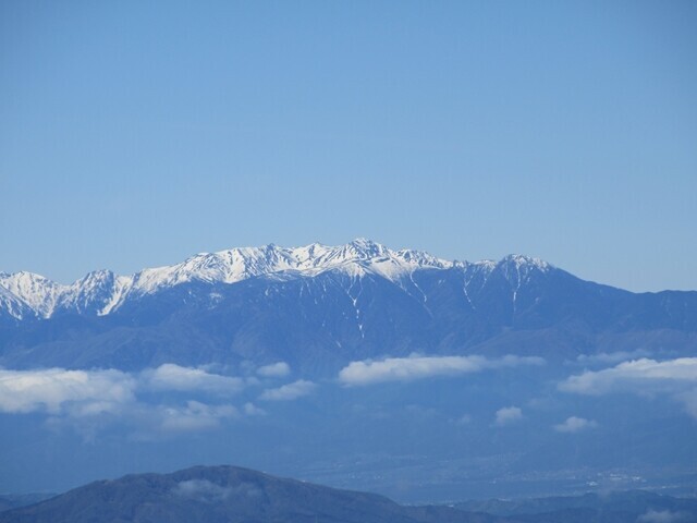 蓼科山の山頂から中央アルプスの絶景