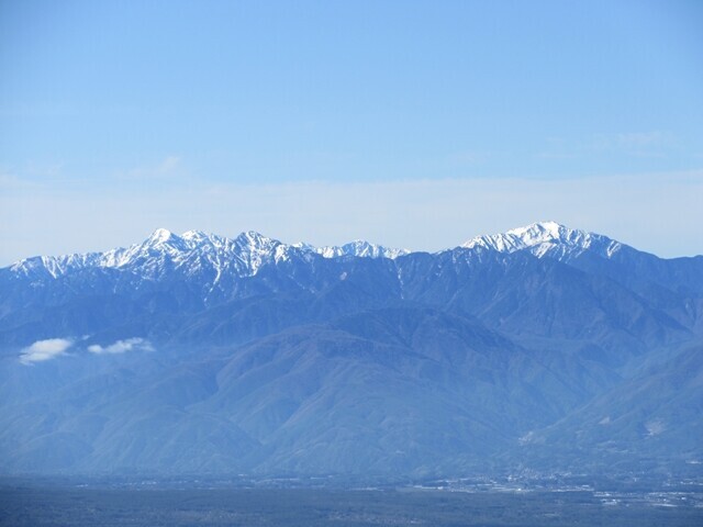 蓼科山の山頂からが仙丈ヶ岳の絶景