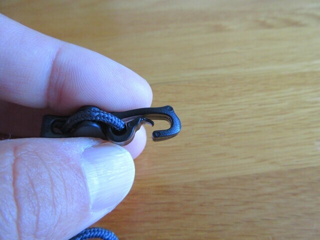 洗濯ロープ（シートゥサミットクローズライン）を設置する際に必要なフック