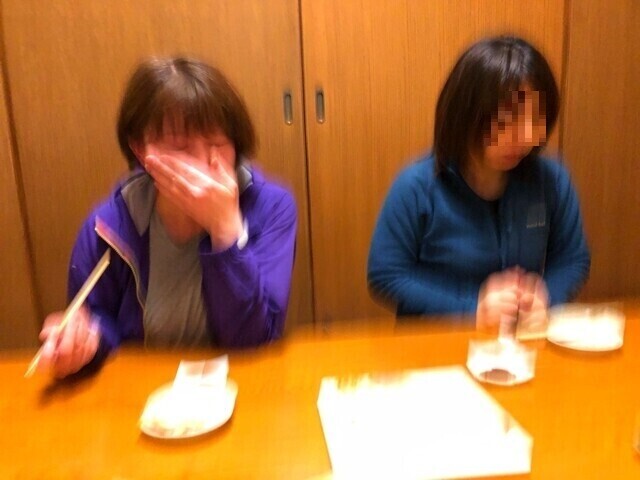 港鮨のお寿司が美味し過ぎて喜んでいるお客