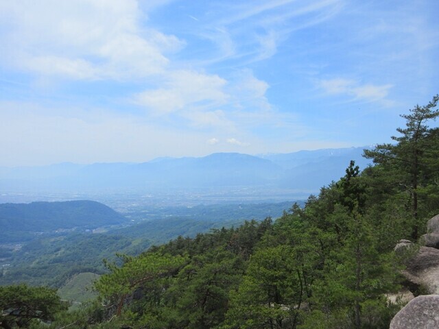 白砂山の山頂から羅漢寺山へ登山再開の様子