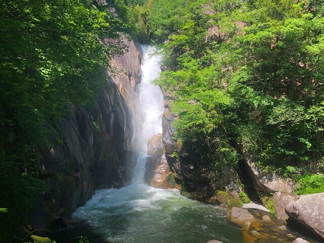 羅漢寺山への登山で立ち寄った仙娥滝