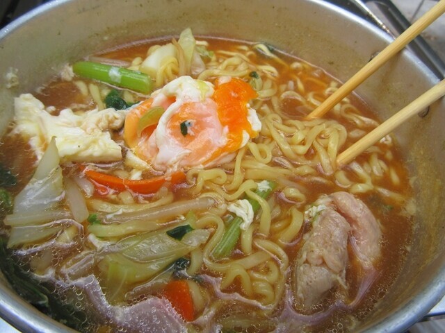 キャンプ料理で作ったラーメン