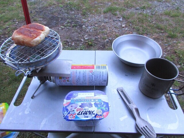 高ボッチ高原キャンプ場で朝食の様子
