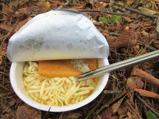 キャプテンスタッグ登山用箸のサイズ感とカップ麺との相性