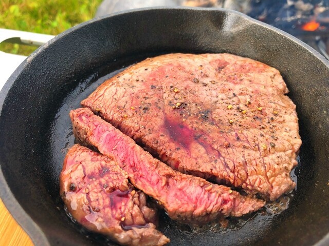 ソロキャンプで食べたステーキ