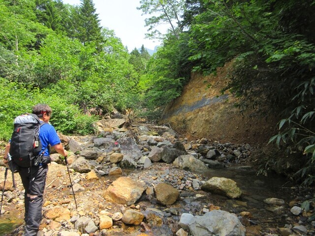 岩手山への河原の登山道の様子