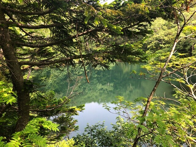 岩手山の御釜湖