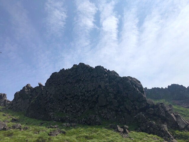 不動平避難小屋までの登山ルートと鬼ヶ城の景色