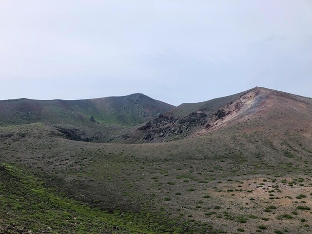 岩手山の稜線