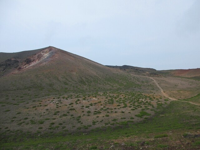 岩手山のお鉢巡りルートの様子